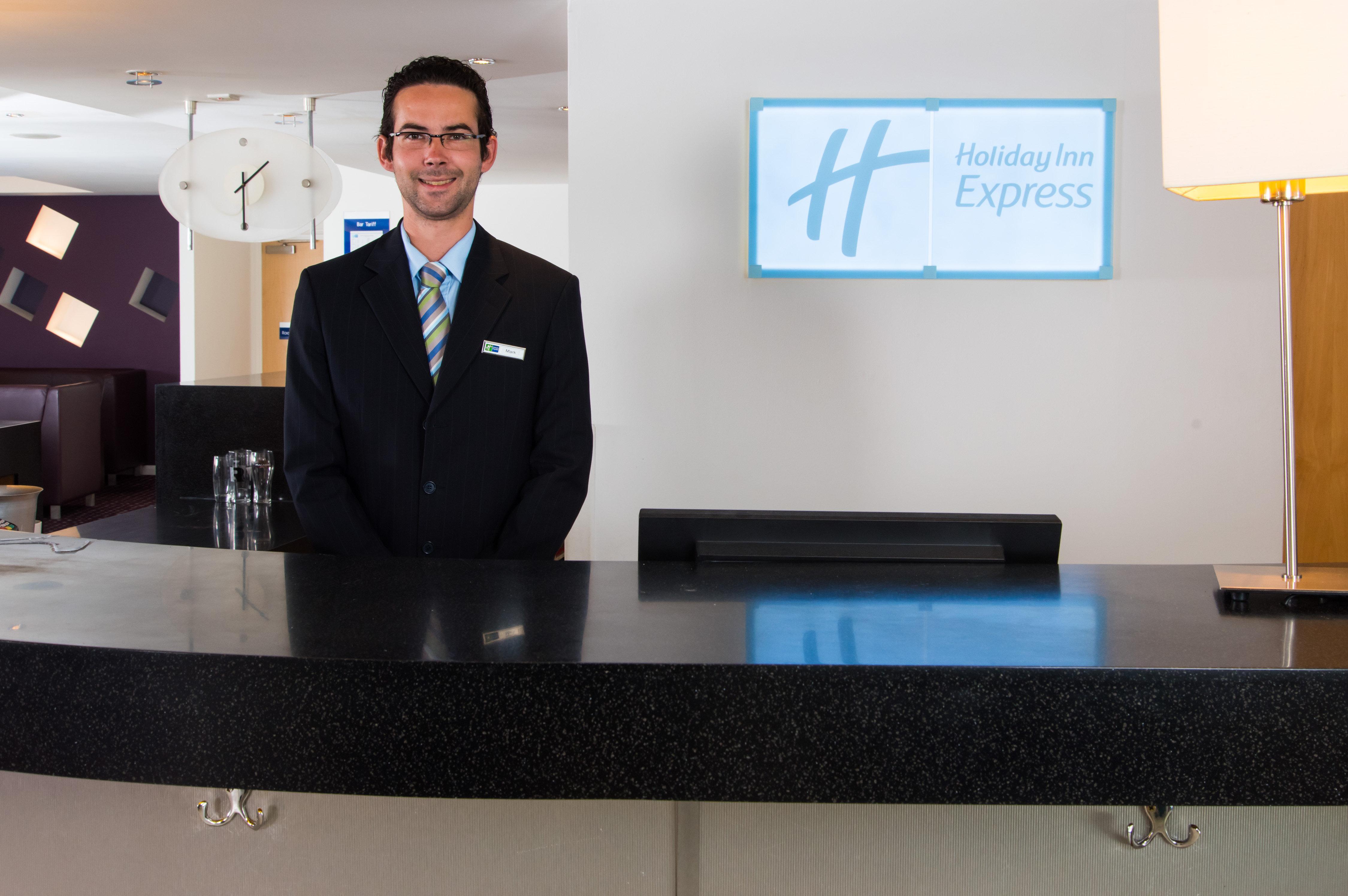 Holiday Inn Express Hemel Hempstead, An Ihg Hotel Exterior foto